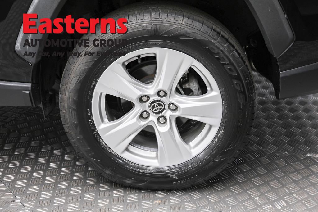 Used 2021 Toyota RAV4 XLE w/ Convenience Package image 8