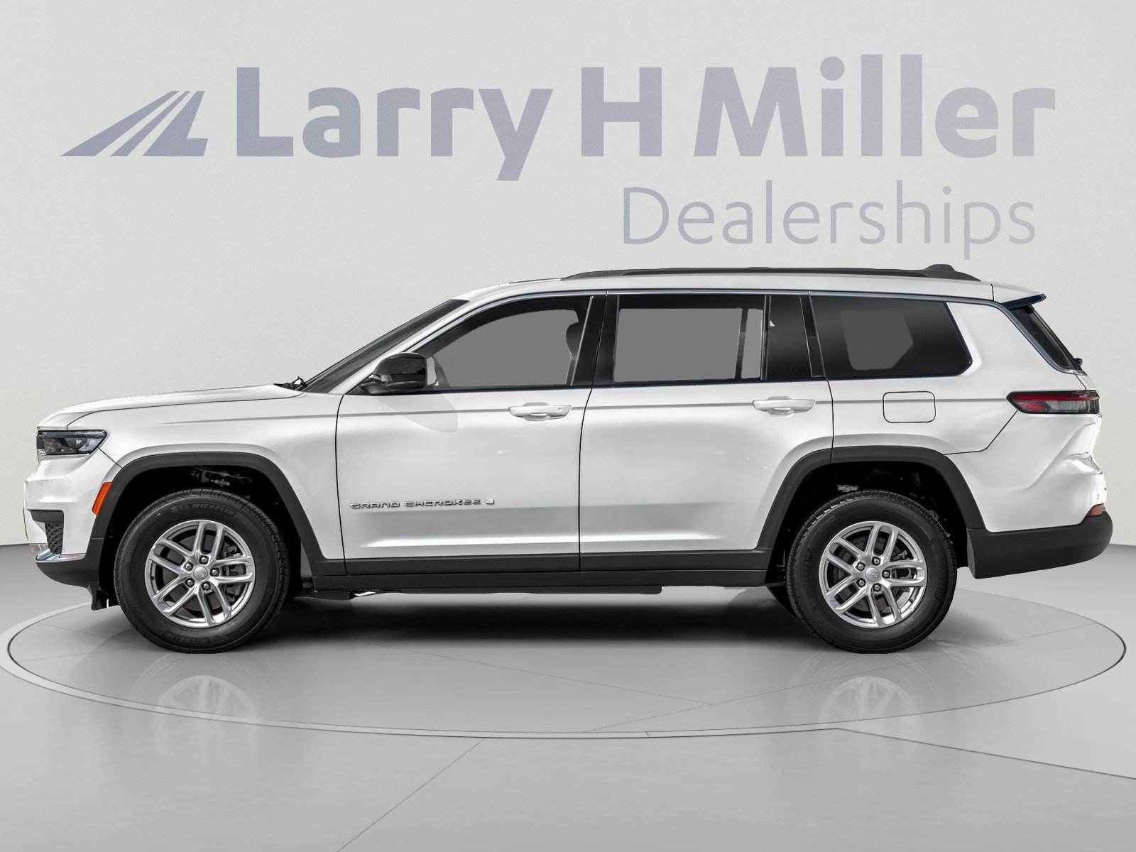 Used 2025 Jeep Grand Cherokee L Laredo AWD/4WD image 3