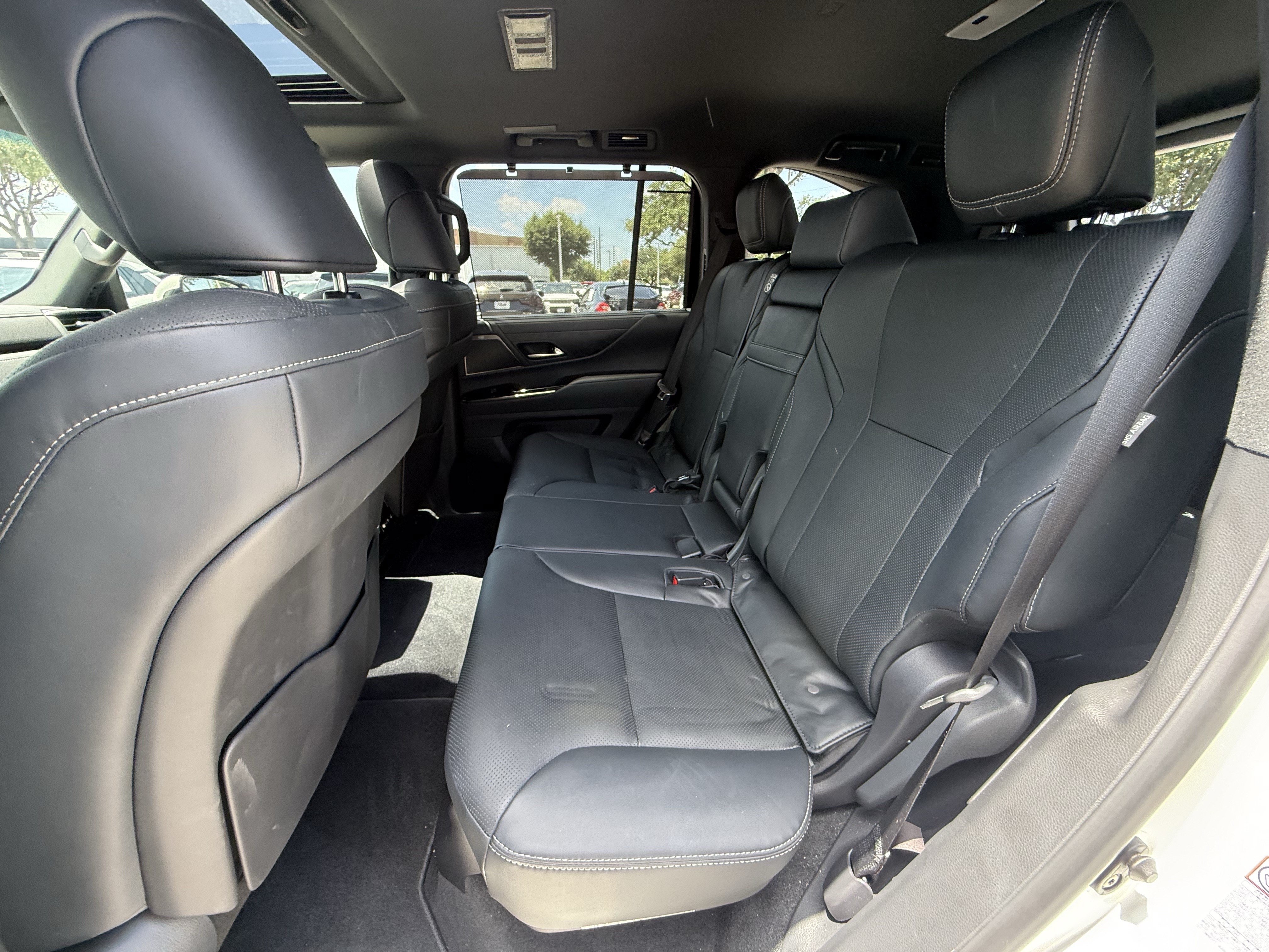 Used 2026 Lexus LX 600 4WD w/ Accessory Package (Z1) image 32