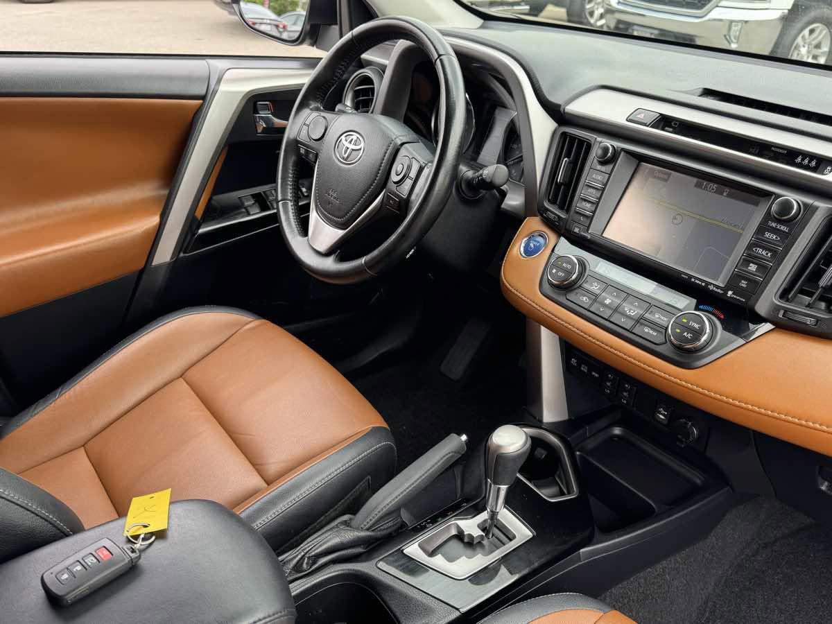 Used 2017 Toyota RAV4 Limited w/ Advanced Technology Package AWD/4WD image 15