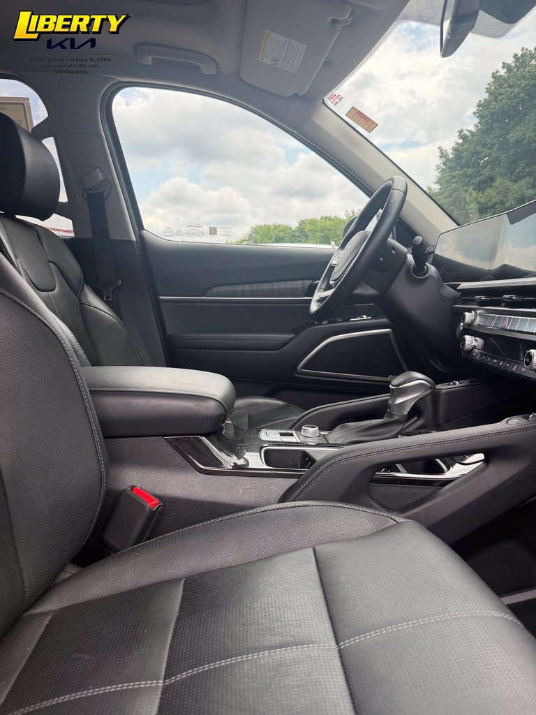 Used 2024 Kia Telluride EX w/ EX Captain's Chair Package AWD/4WD image 9