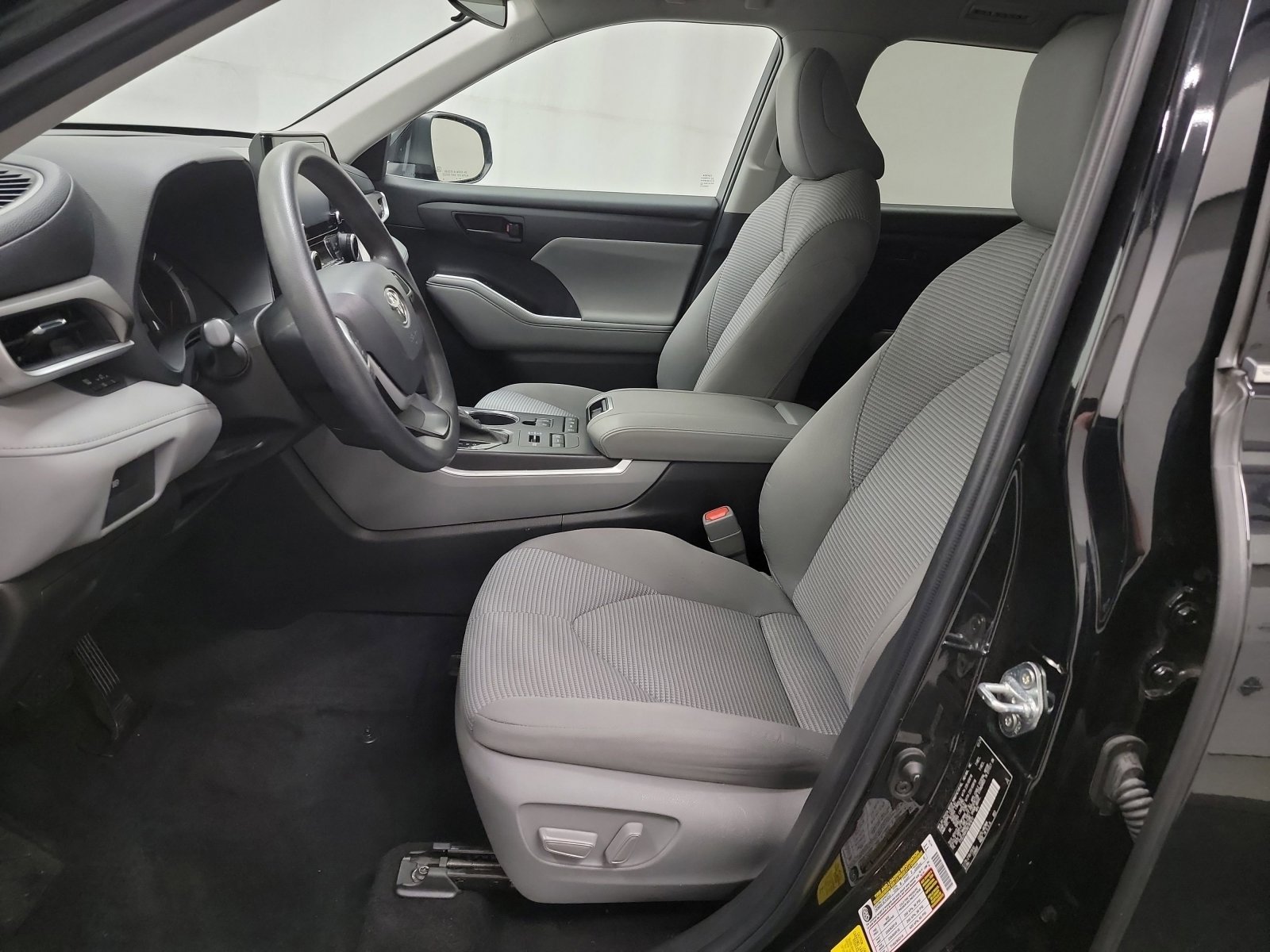 Used 2022 Toyota Highlander L image 12