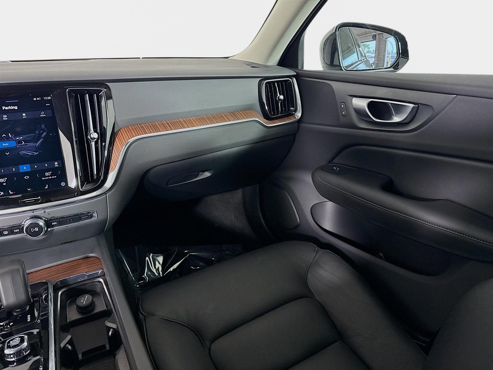 Used 2025 Volvo S60 B5 Plus image 26