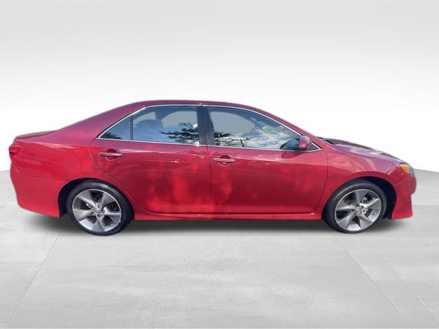 Used 2014 Toyota Camry SE w/ Leather Package FWD image 4
