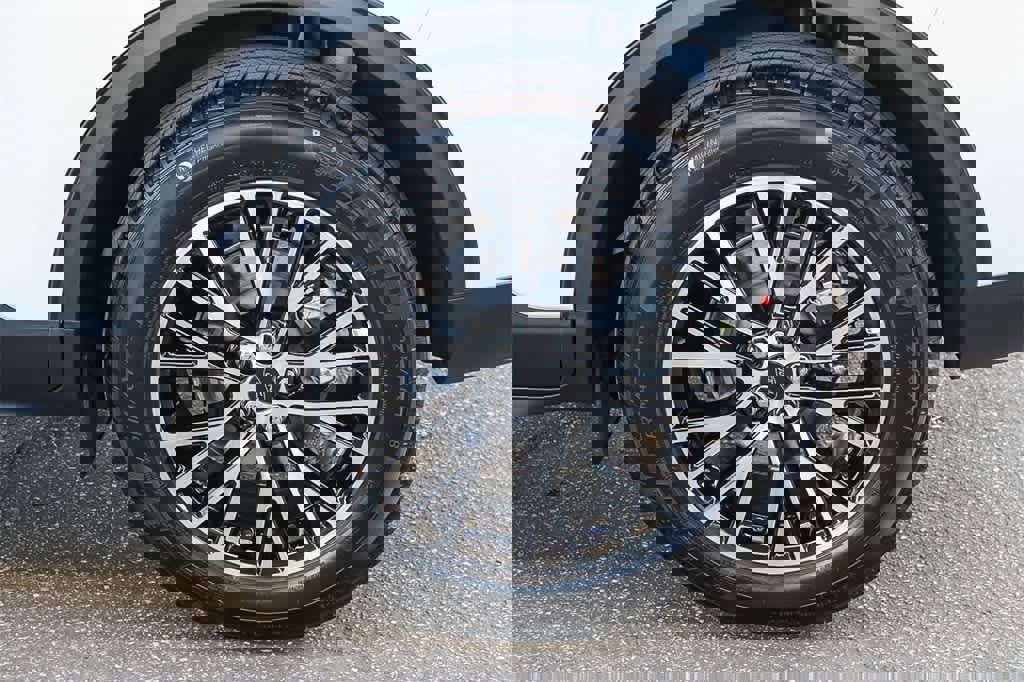 New 2025 Ford Escape SE w/ Class II Trailer Tow Package image 10