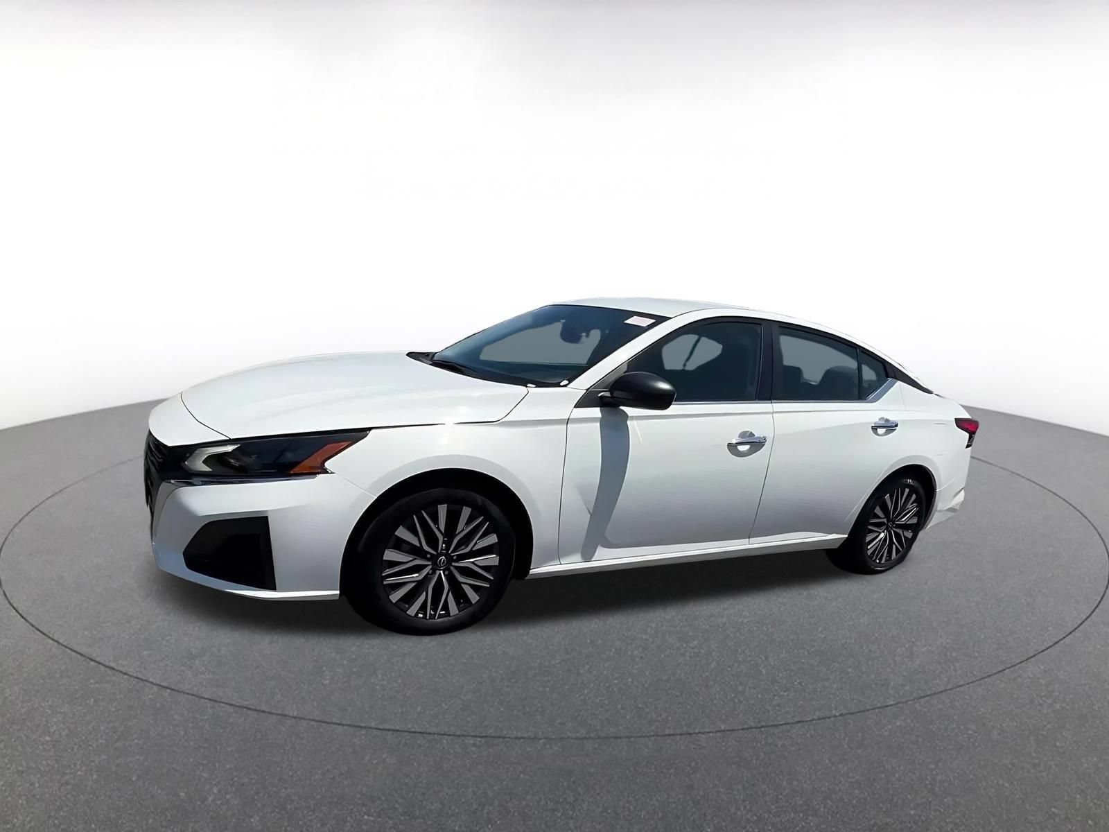 Used 2025 Nissan Altima 2.5 SV FWD image 8