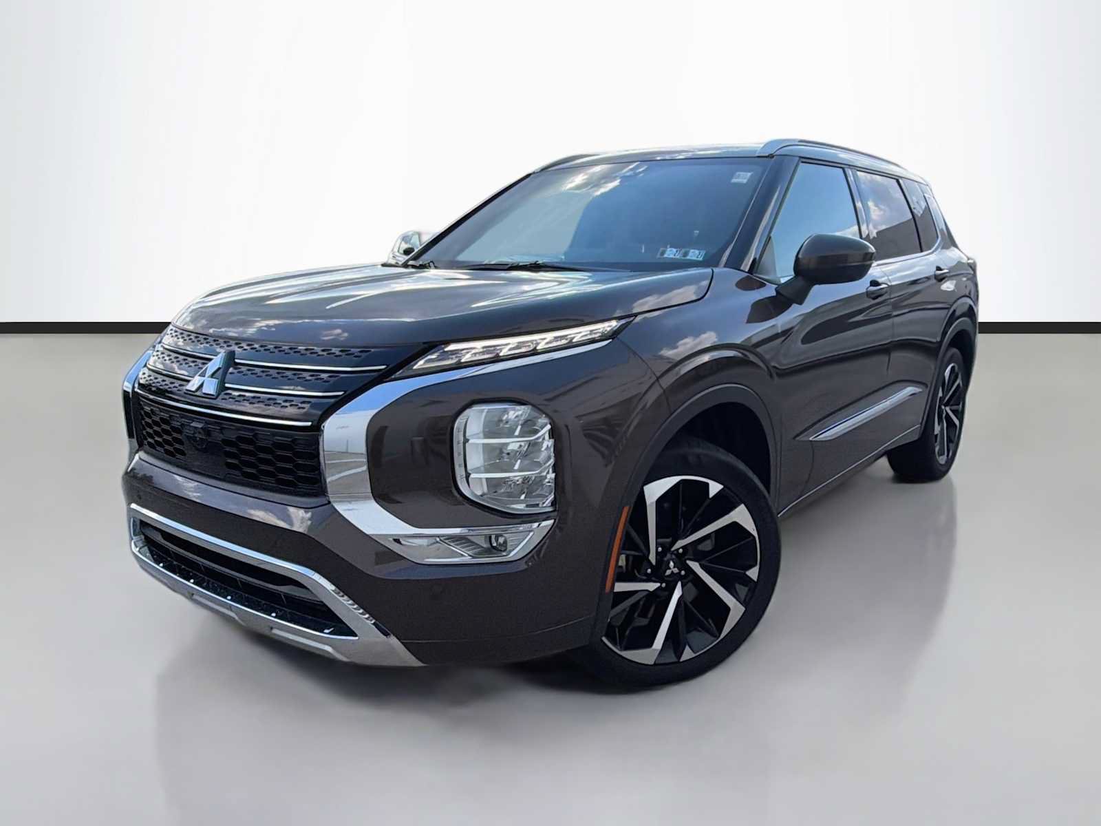 Used 2022 Mitsubishi Outlander SEL AWD/4WD image 1