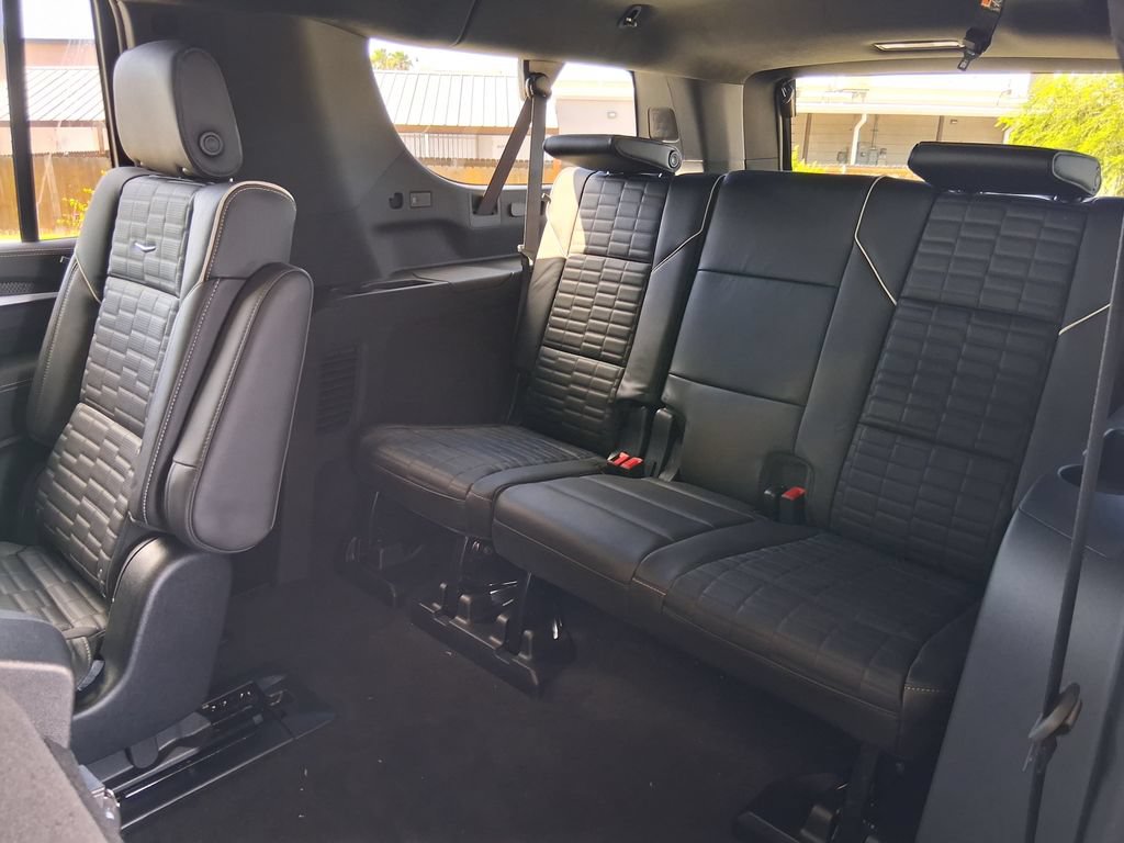 New 2026 Cadillac Escalade ESV V w/ LPO, ONYX Package AWD/4WD image 25