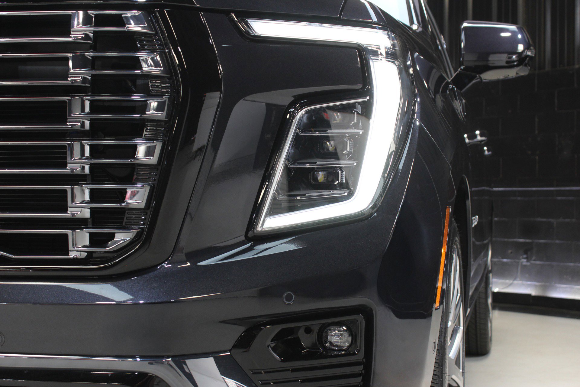 Used 2025 GMC Yukon Denali Ultimate w/ LPO, Floor Liner Package AWD/4WD image 6