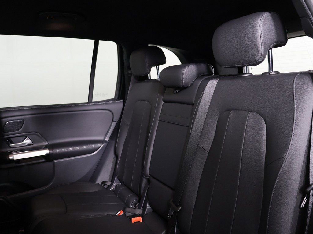 Used 2025 Mercedes-Benz GLB 250 4MATIC image 28