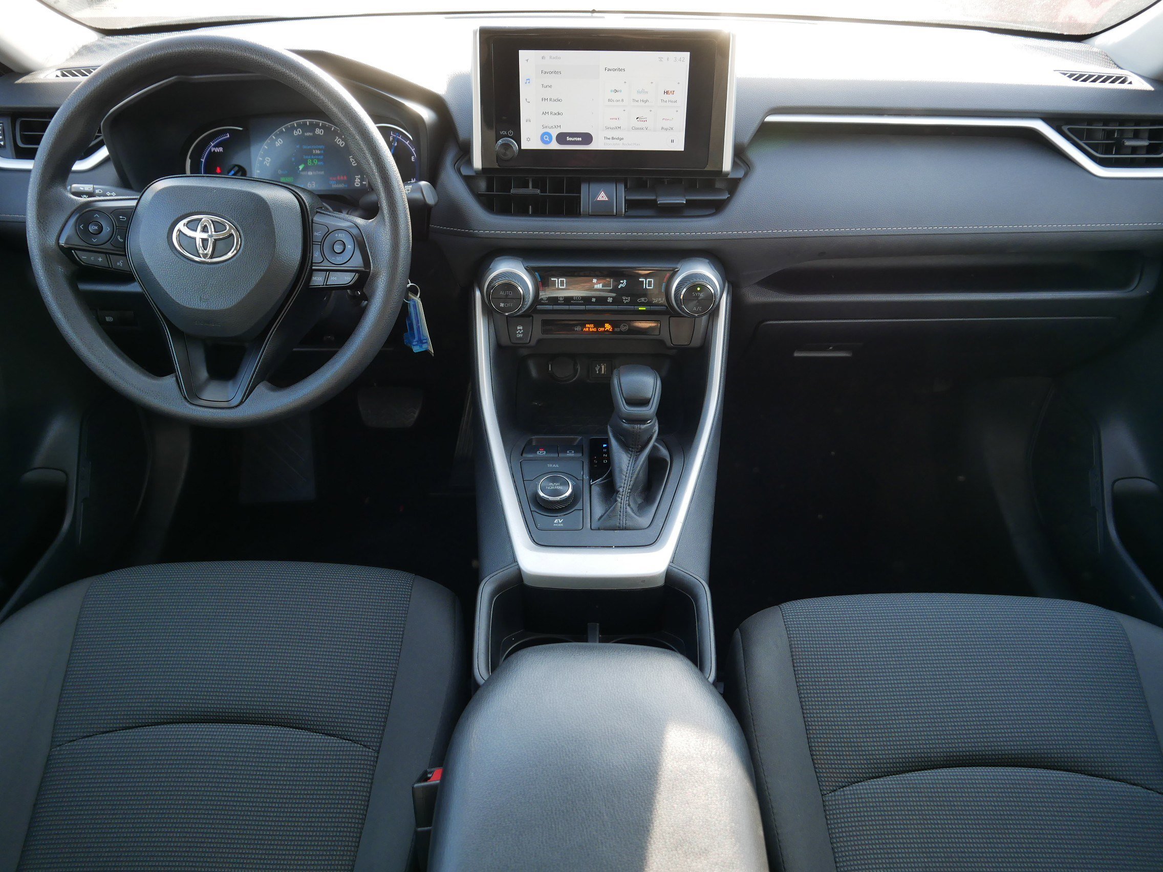 Used 2023 Toyota RAV4 LE AWD/4WD image 10