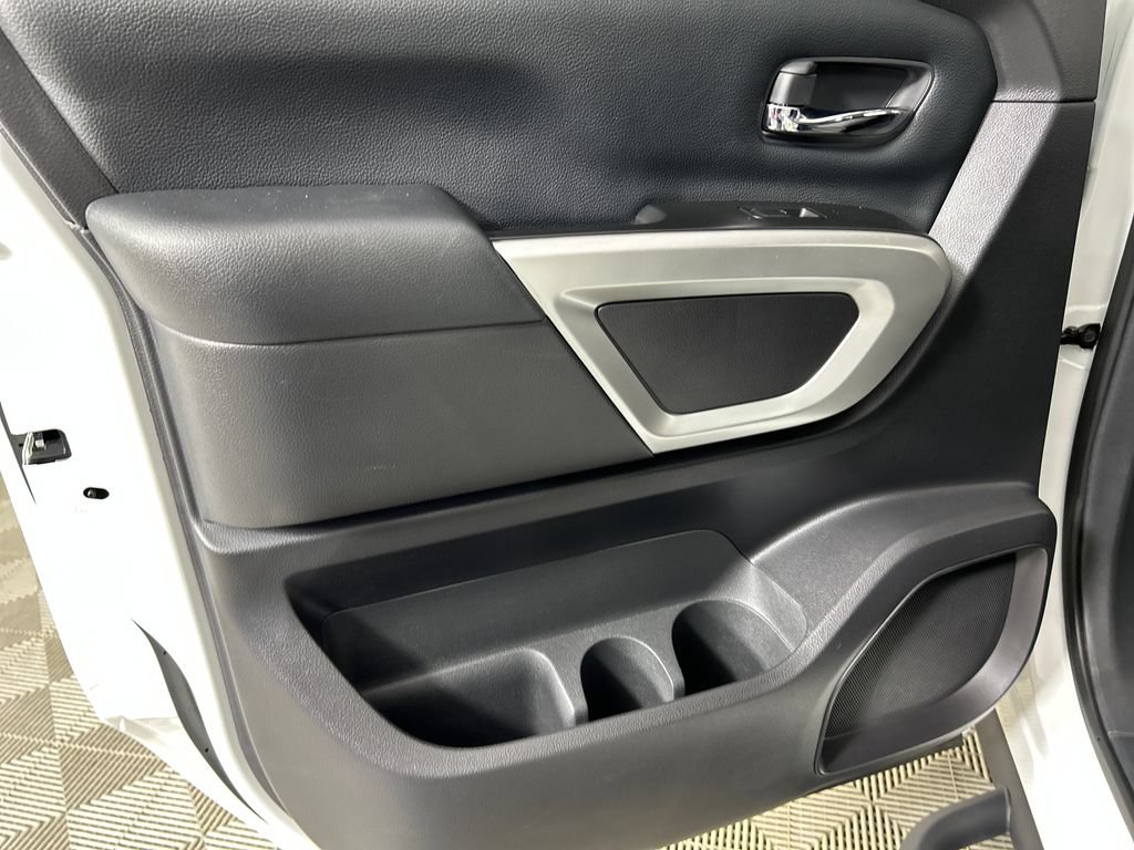 Used 2024 Nissan Titan SV w/ SV Convenience Package AWD/4WD image 17