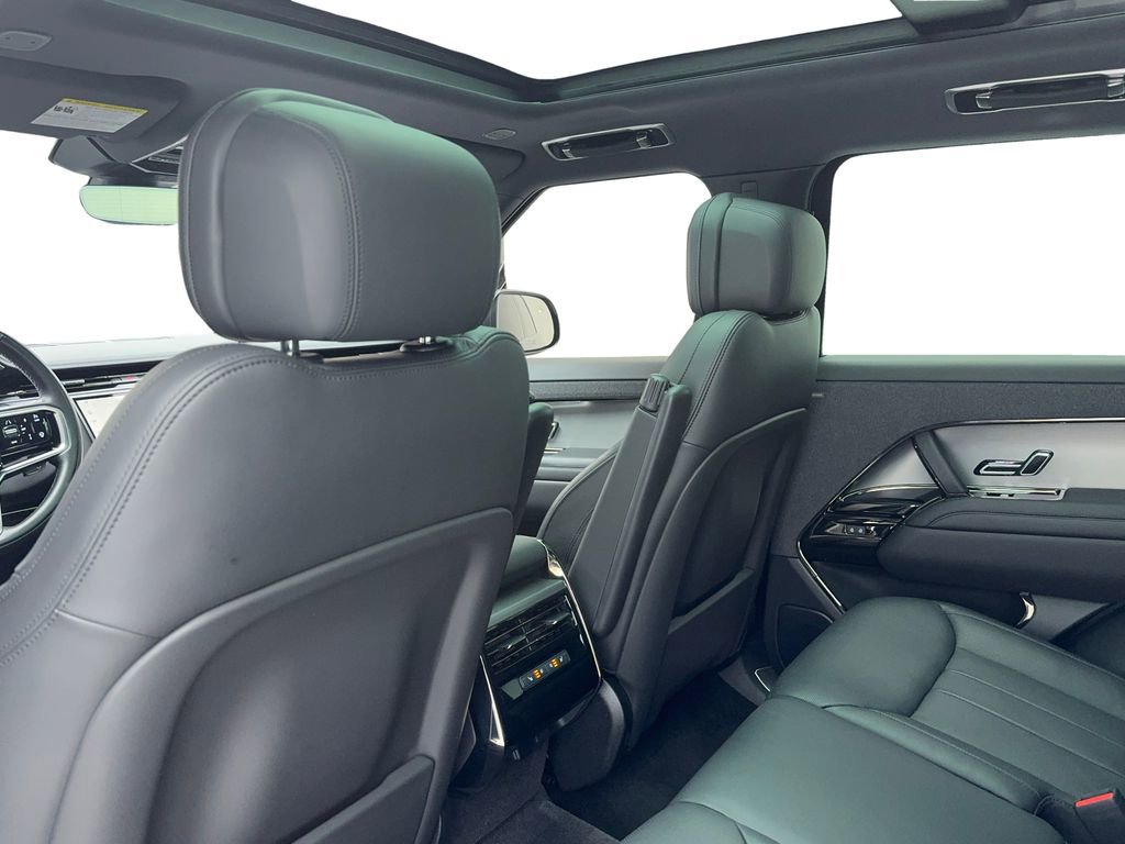 Used 2024 Land Rover Range Rover Sport SE image 40