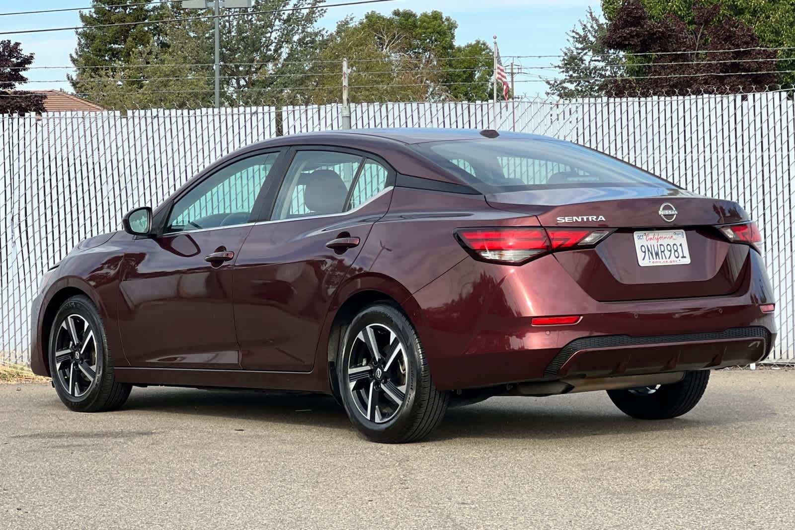 Used 2025 Nissan Sentra SV FWD image 5