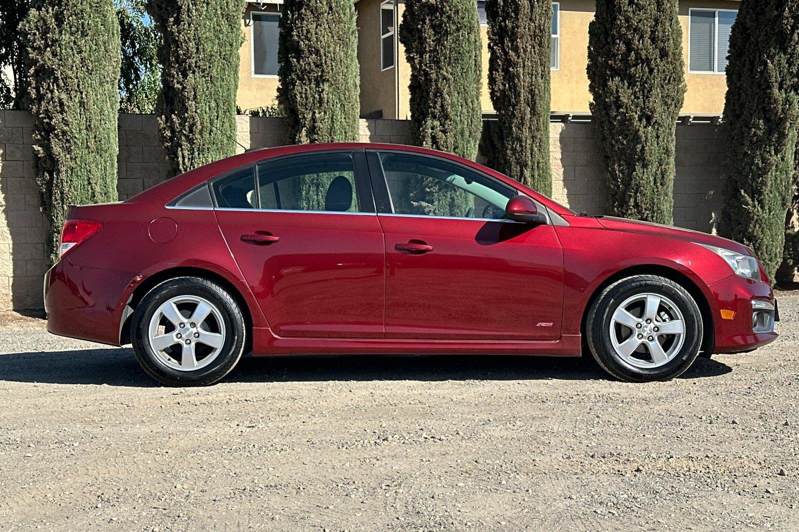 Used 2016 Chevrolet Cruze LT FWD image 2