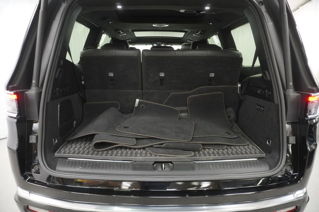 Used 2024 Jeep Grand Wagoneer Series III w/ Rear-Seat Entertainment Group AWD/4WD image 46