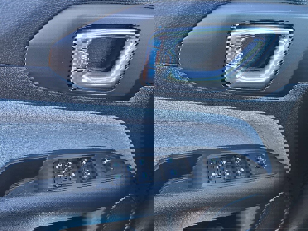 Used 2025 Jeep Compass Latitude image 25