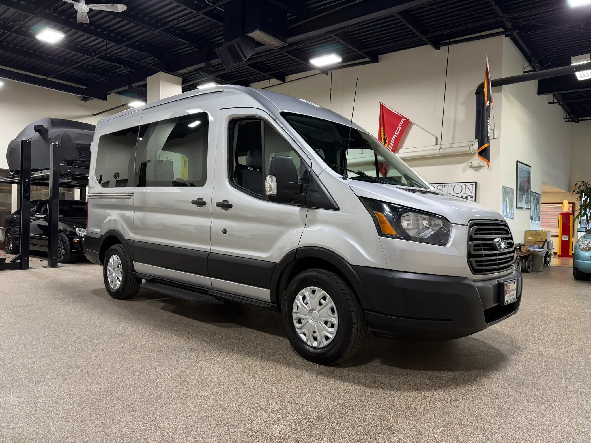 Used 2019 Ford Transit 150 XL RWD image 3