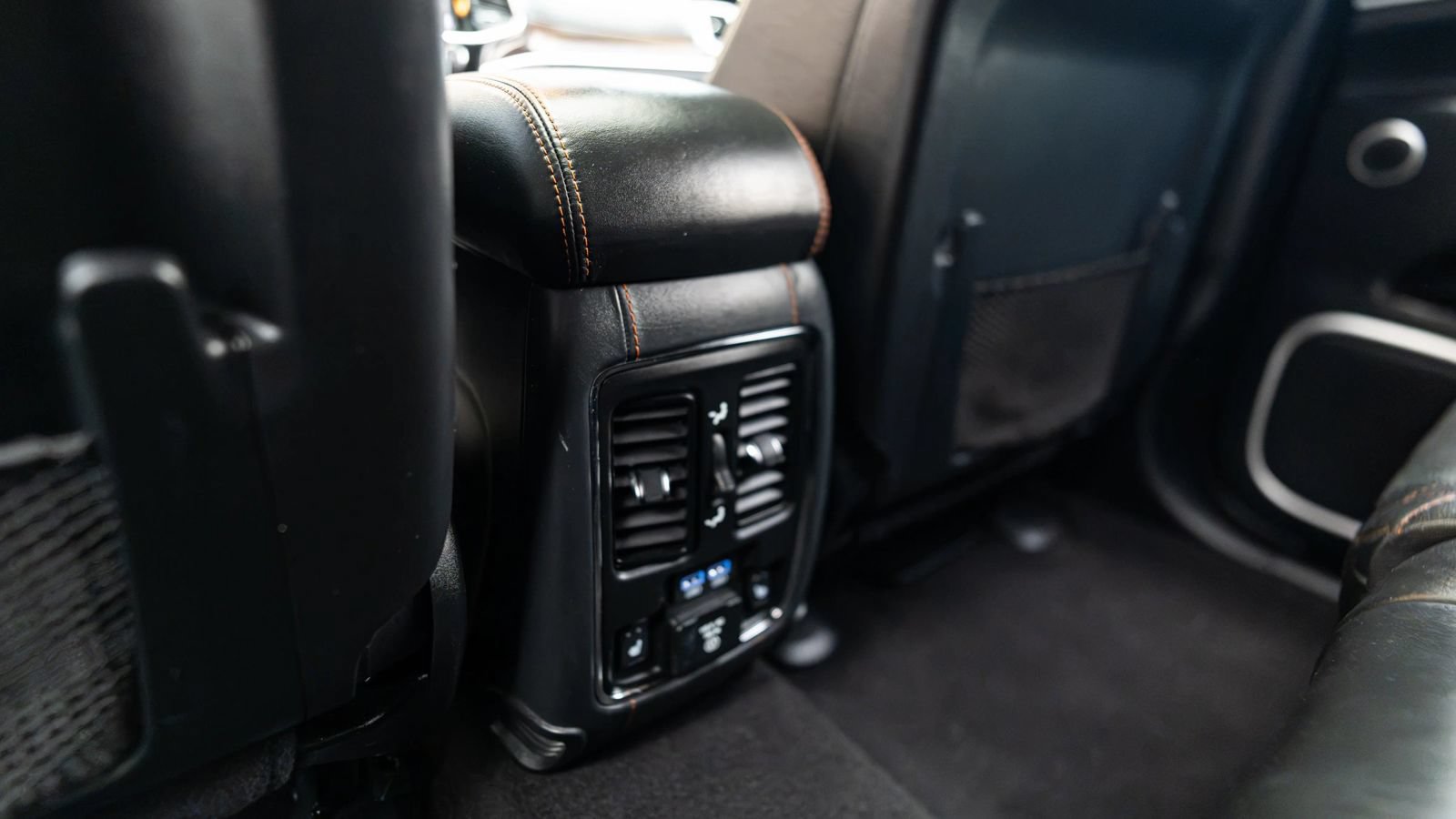 Used 2020 Jeep Grand Cherokee Summit AWD/4WD image 34