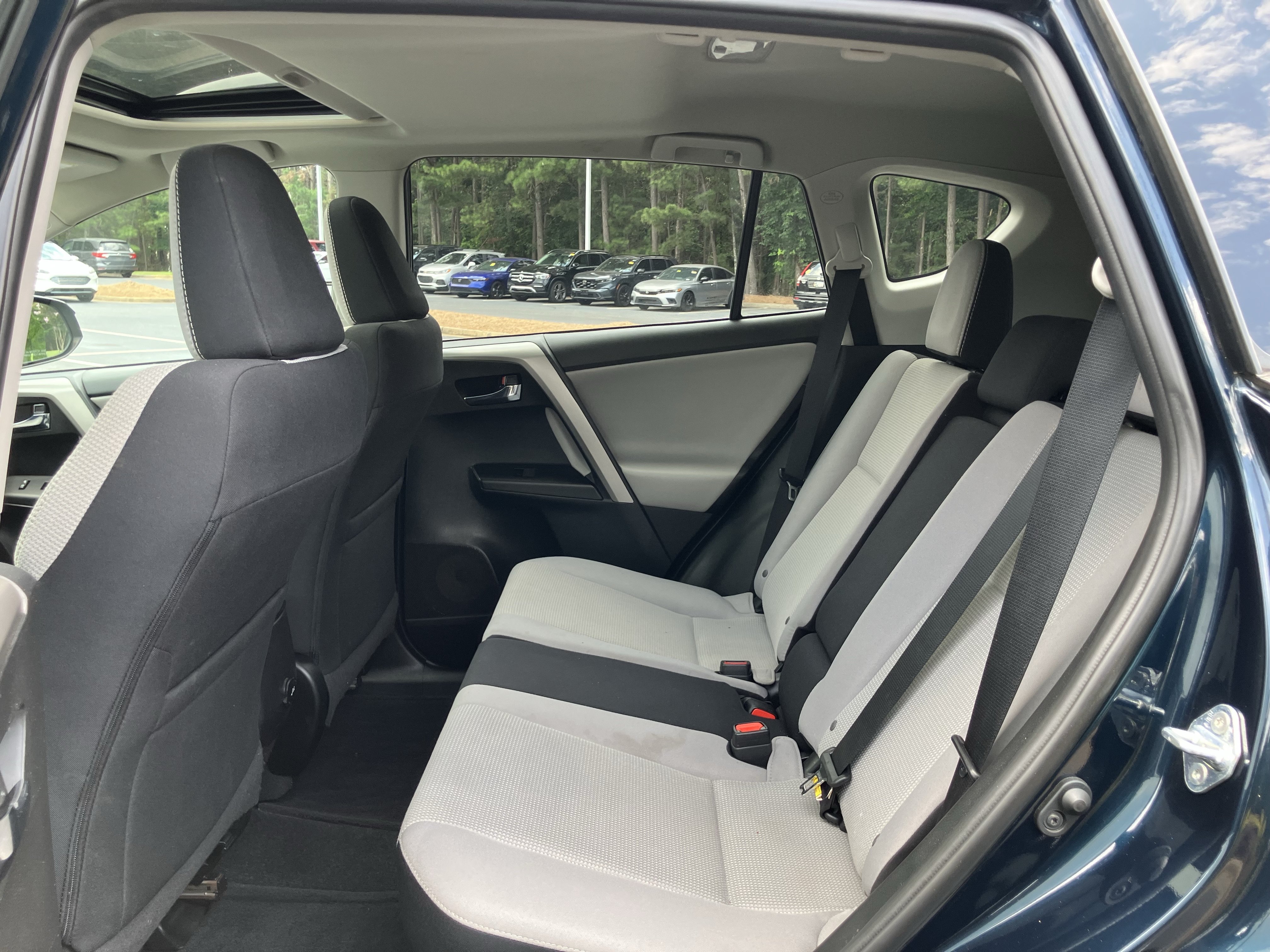 Used 2017 Toyota RAV4 XLE FWD image 33