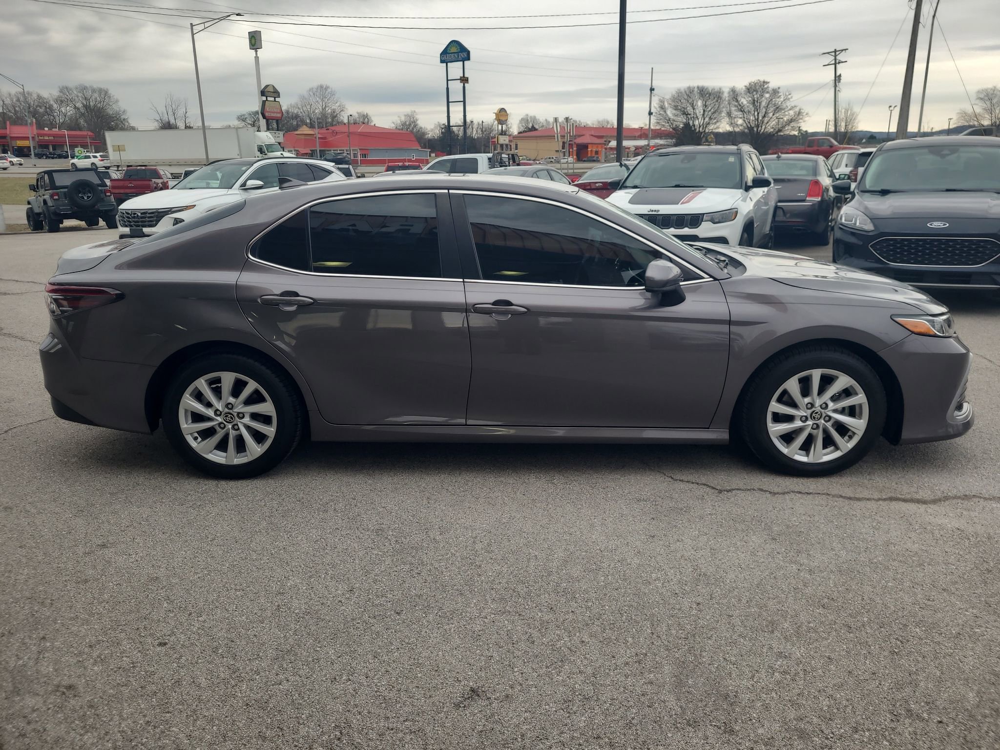 Used 2022 Toyota Camry LE video 2