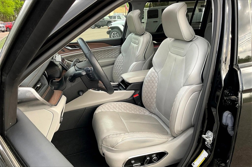 Used 2021 Jeep Grand Cherokee L Summit w/ Luxury Tech Group V image 25