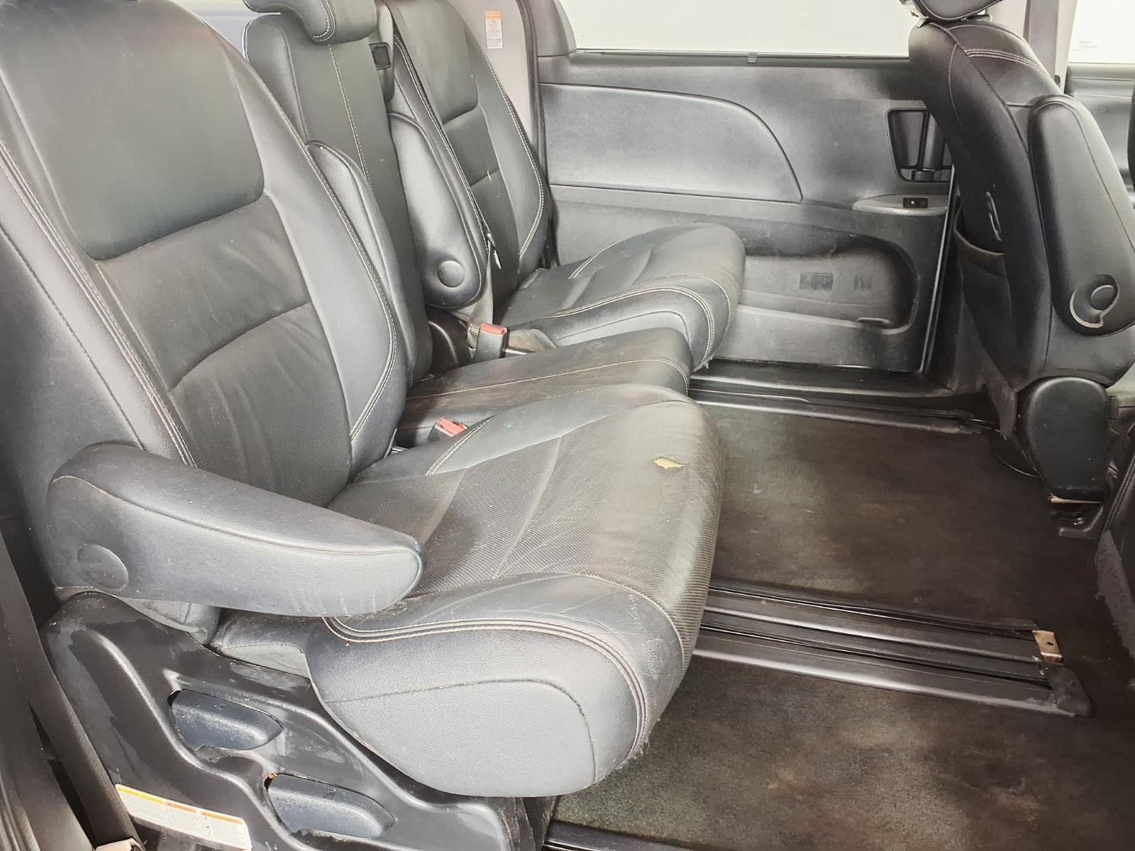 Used 2015 Toyota Sienna SE FWD image 24