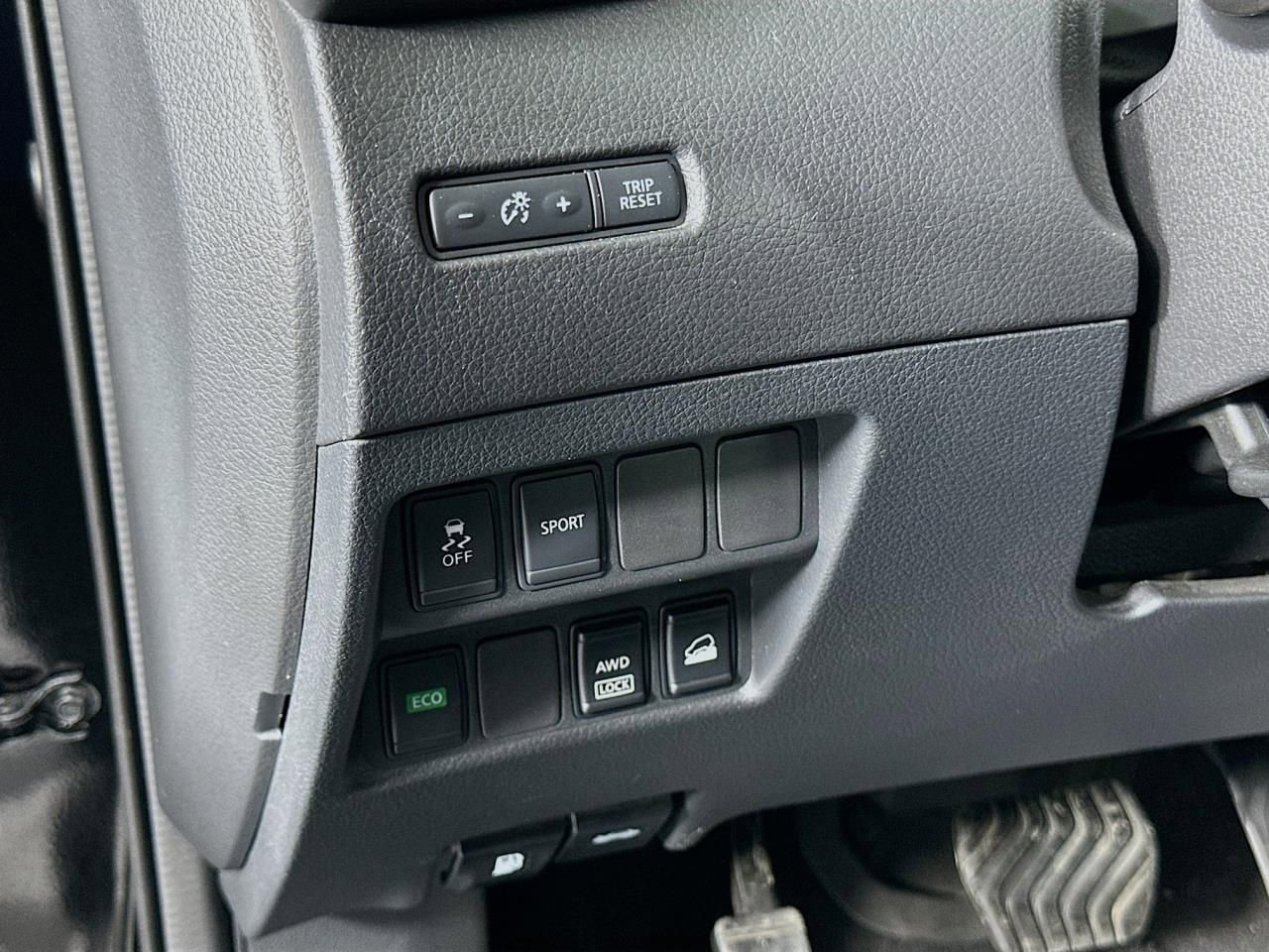 Used 2015 Nissan Rogue S image 34