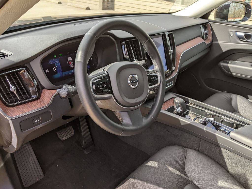 Certified 2023 Volvo XC60 B5 Plus w/ Climate Package image 8