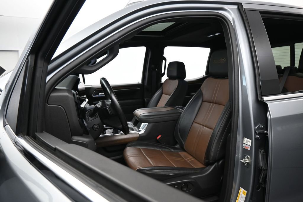 Used 2023 Chevrolet Silverado 1500 High Country w/ High Country Premium Package AWD/4WD image 10