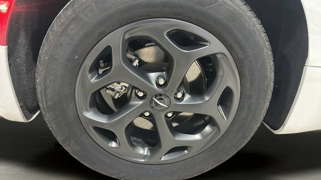 Used 2024 Chrysler Pacifica Limited FWD image 36