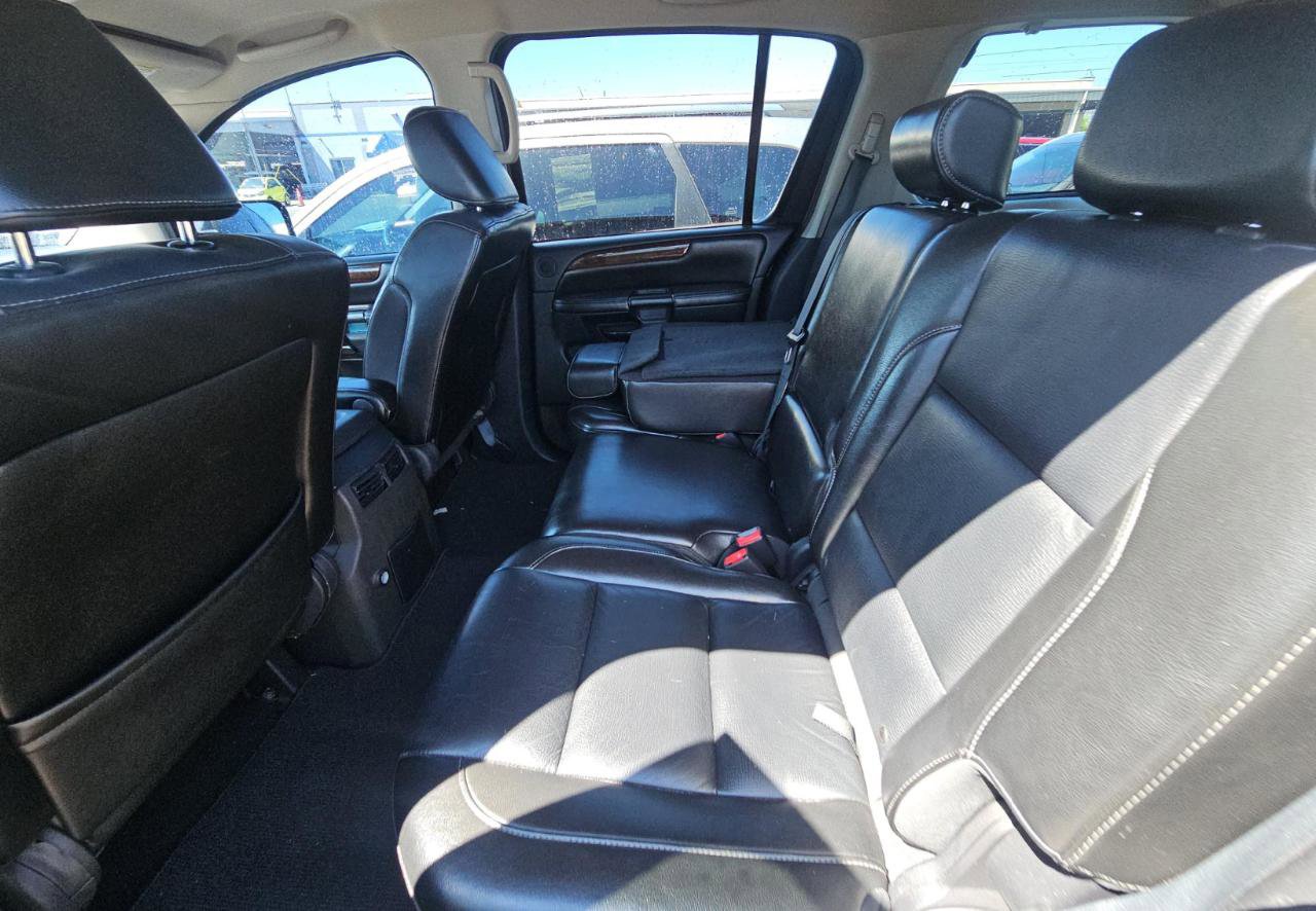 Used 2010 Nissan Armada Titanium RWD image 16