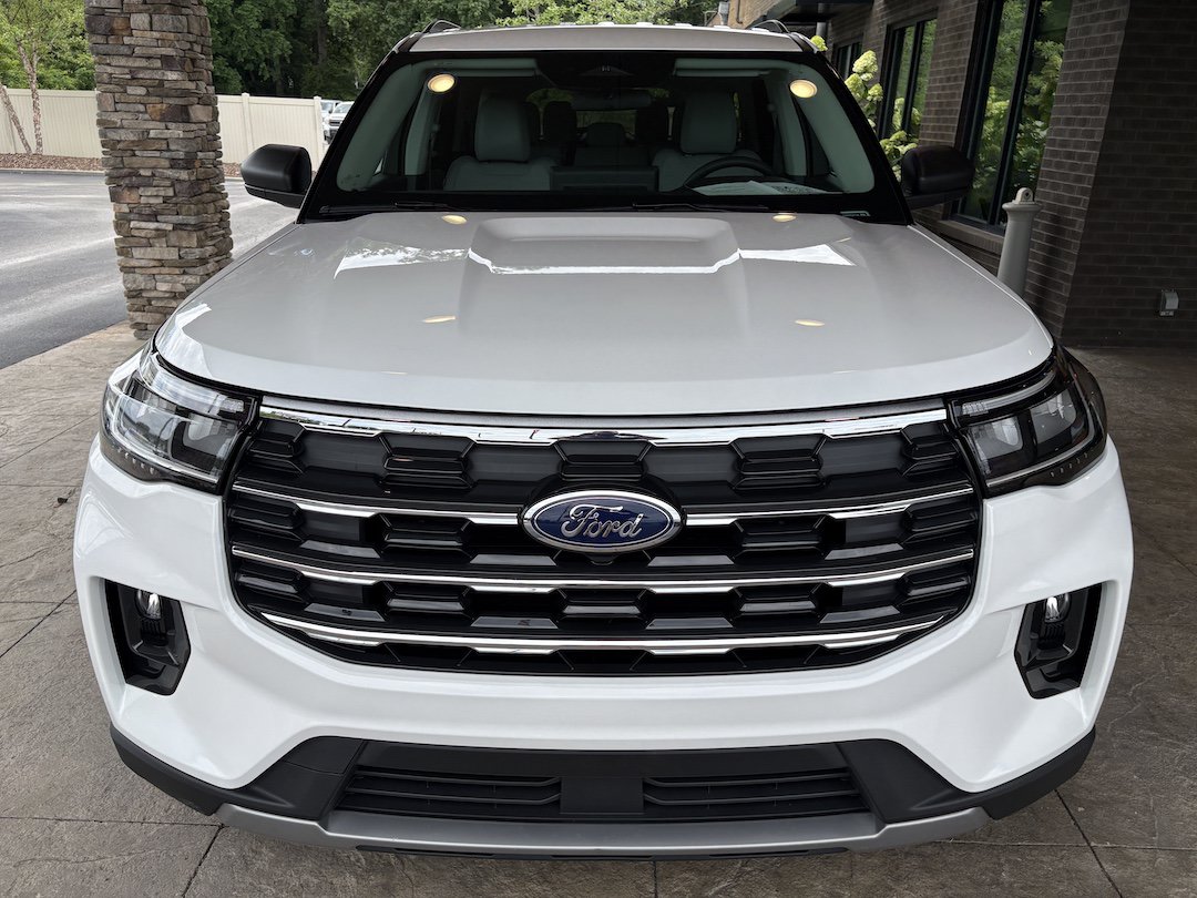 Used 2025 Ford Explorer Active w/ Active Comfort Package AWD/4WD image 3