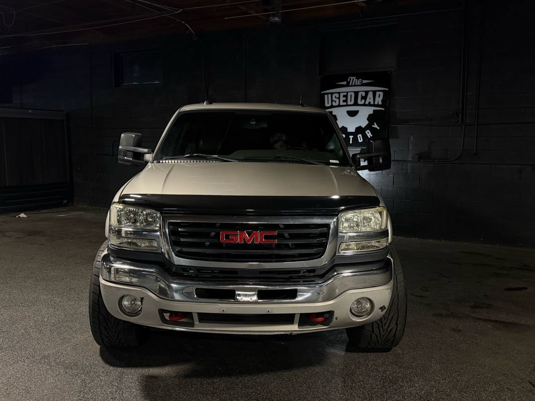 Used 2005 GMC Sierra 2500 SLT w/ Heavy-Duty Power Package AWD/4WD image 9