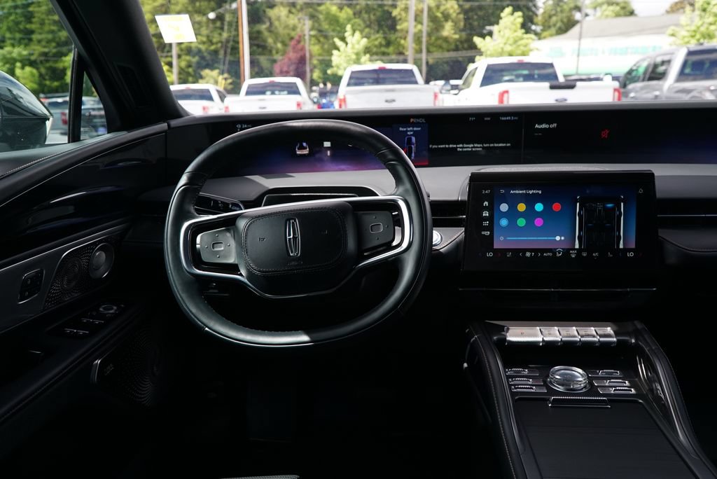 Used 2025 Lincoln Nautilus Reserve AWD/4WD image 10