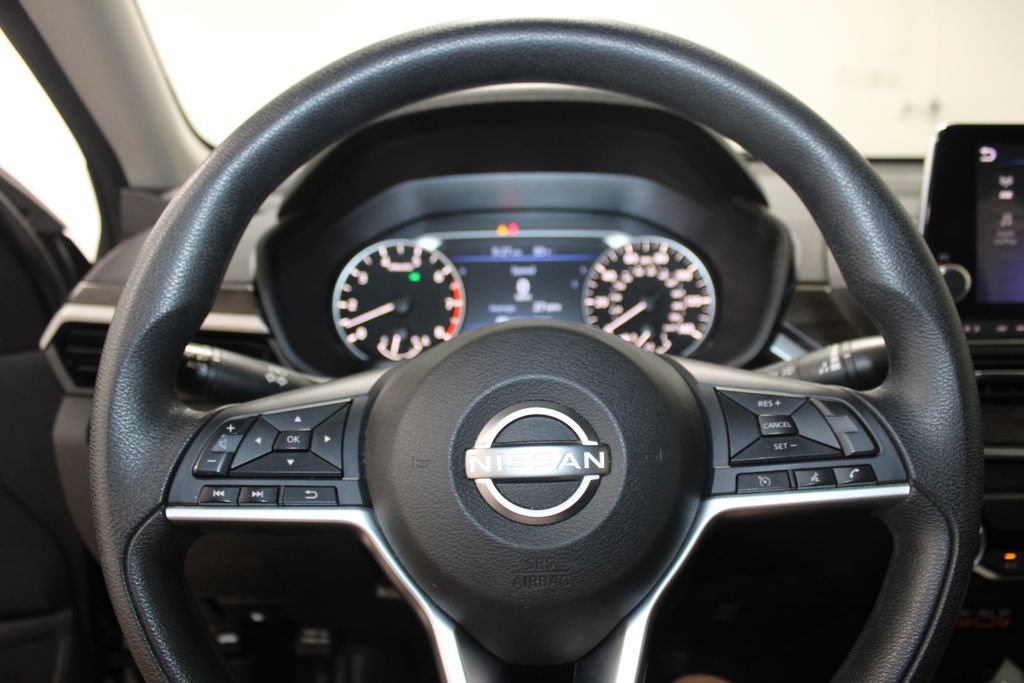 Used 2024 Nissan Altima 2.5 SV FWD image 40