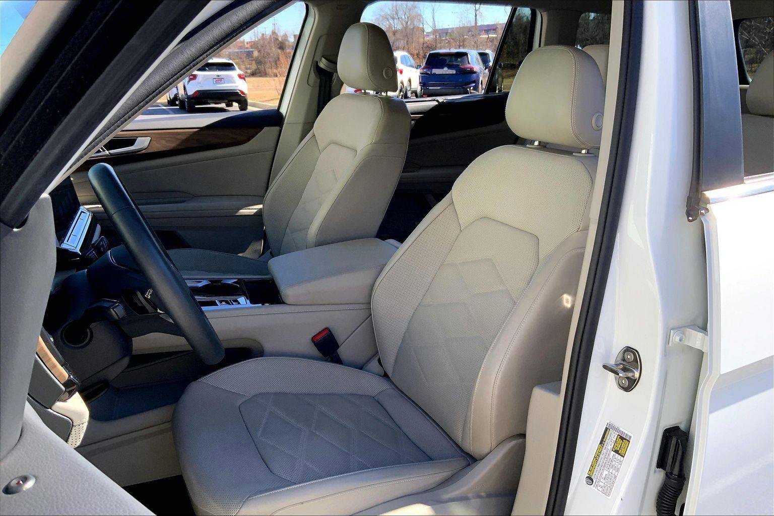 Used 2024 Volkswagen Atlas SE image 19