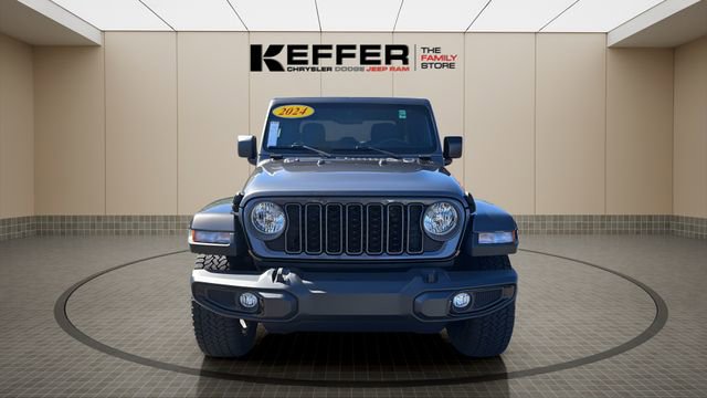 Certified 2024 Jeep Gladiator Sport AWD/4WD image 8