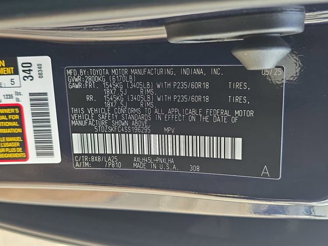 Used 2025 Toyota Sienna Limited image 37