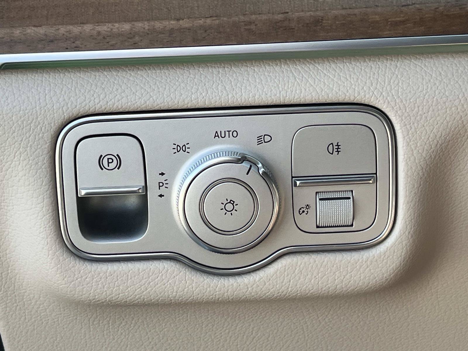 Certified 2022 Mercedes-Benz GLS 450 4MATIC image 43