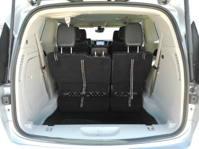 Used 2024 Chrysler Pacifica Limited FWD image 28