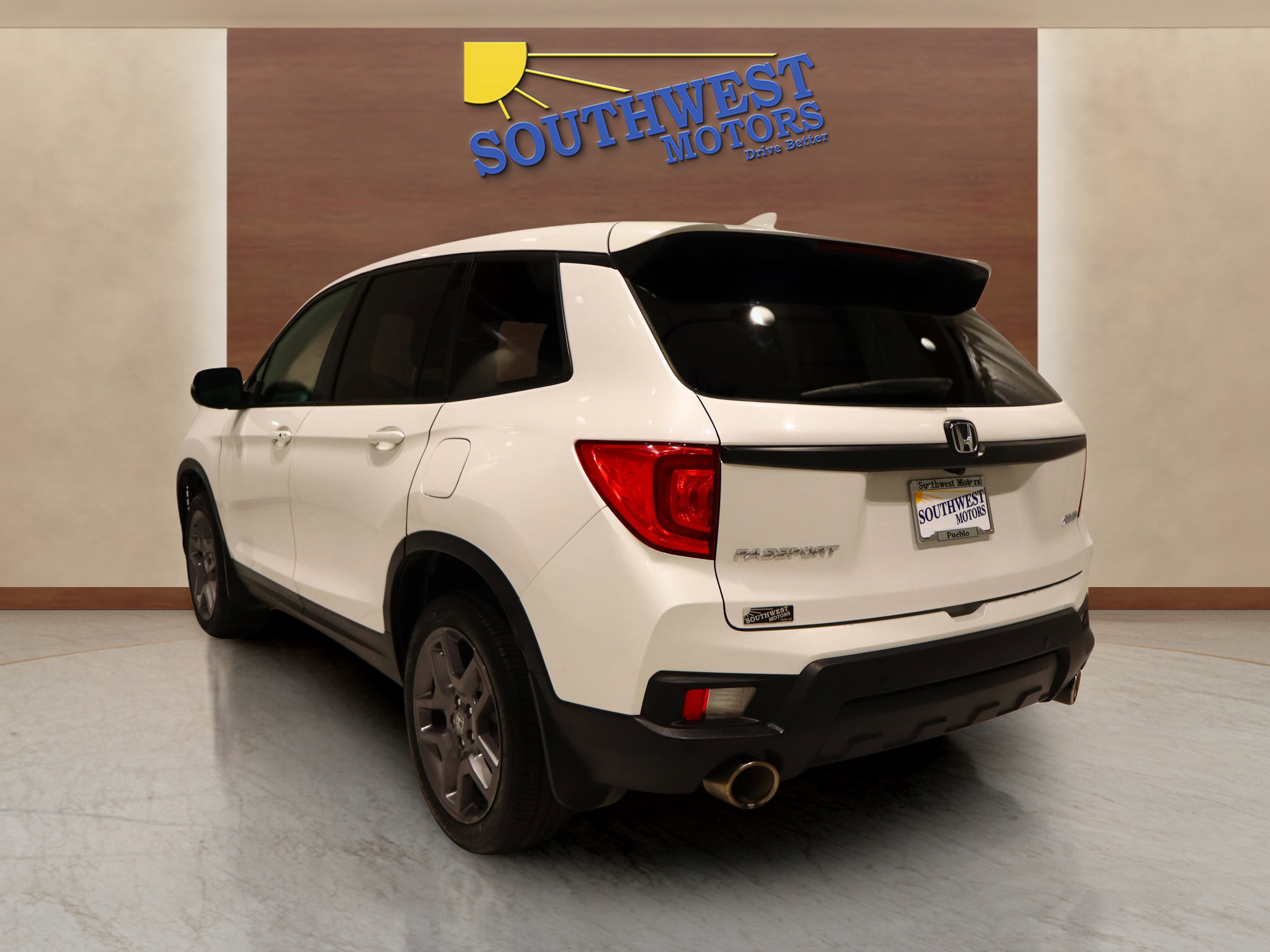 Used 2023 Honda Passport EX-L image 2