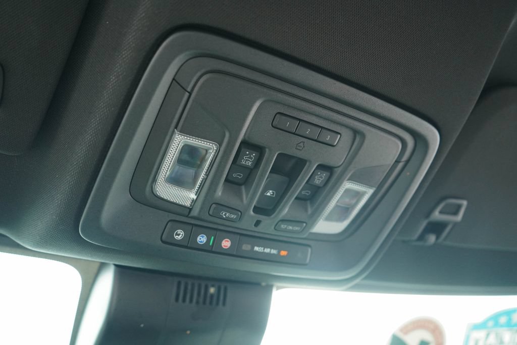 Used 2022 Chevrolet Silverado 1500 ZR2 w/ Technology Package AWD/4WD image 11