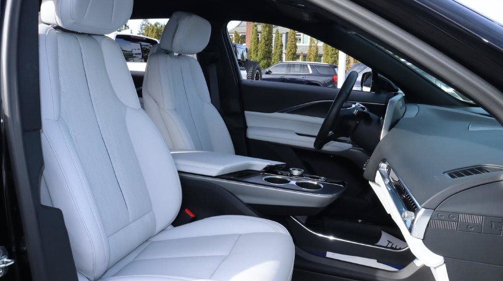 Certified 2024 Cadillac Lyriq Luxury AWD/4WD image 27