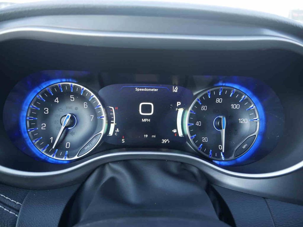 New 2026 Chrysler Pacifica Select image 39