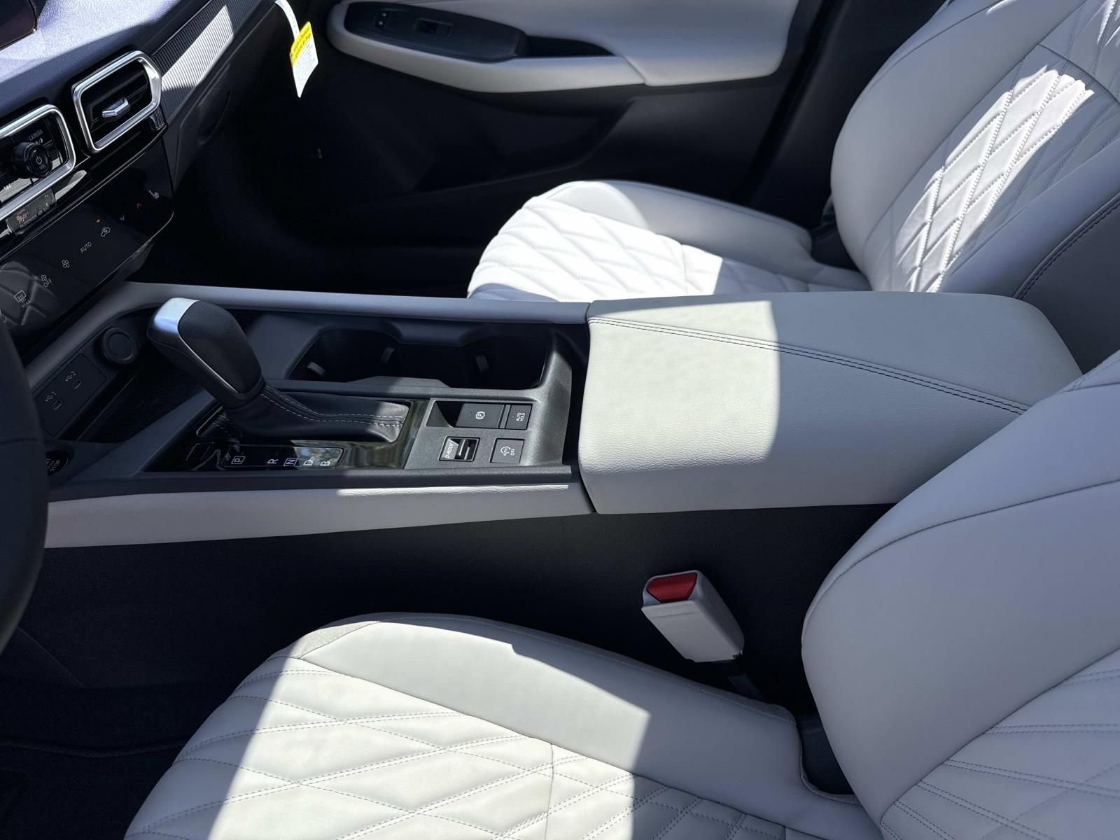 New 2026 Nissan Sentra SL w/ Floor Mat Package FWD image 21