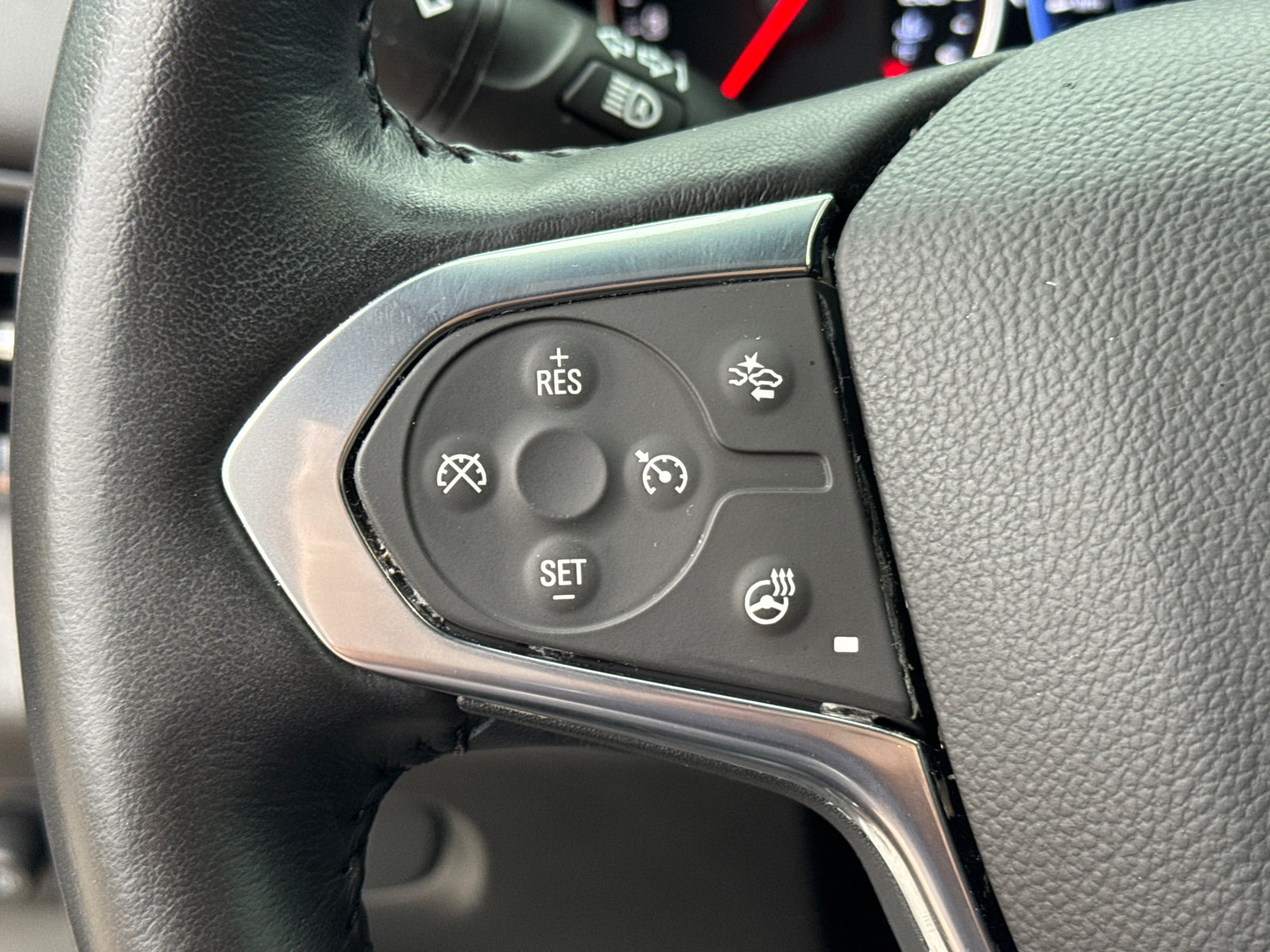 Used 2022 Chevrolet Traverse Premier w/ Redline Edition FWD image 28