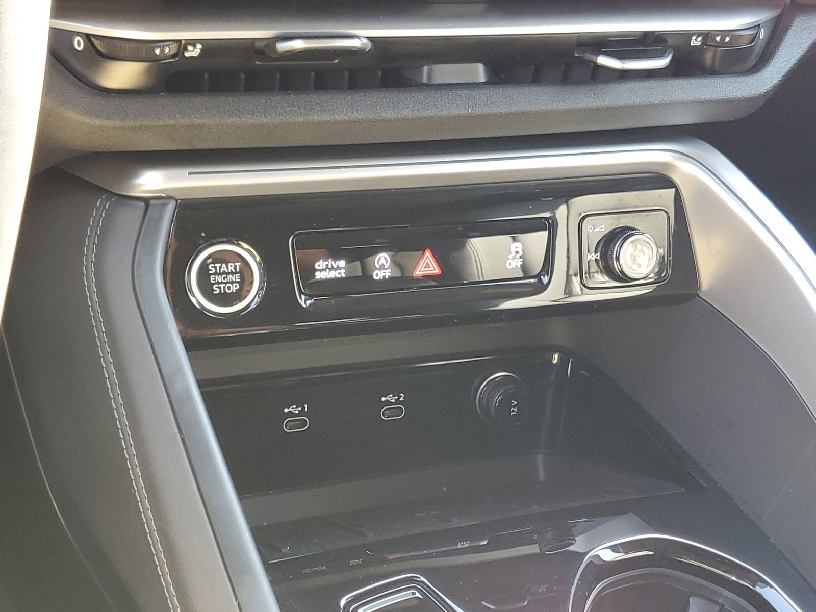 Used 2025 Audi Q5 Premium w/ Convenience Package image 30