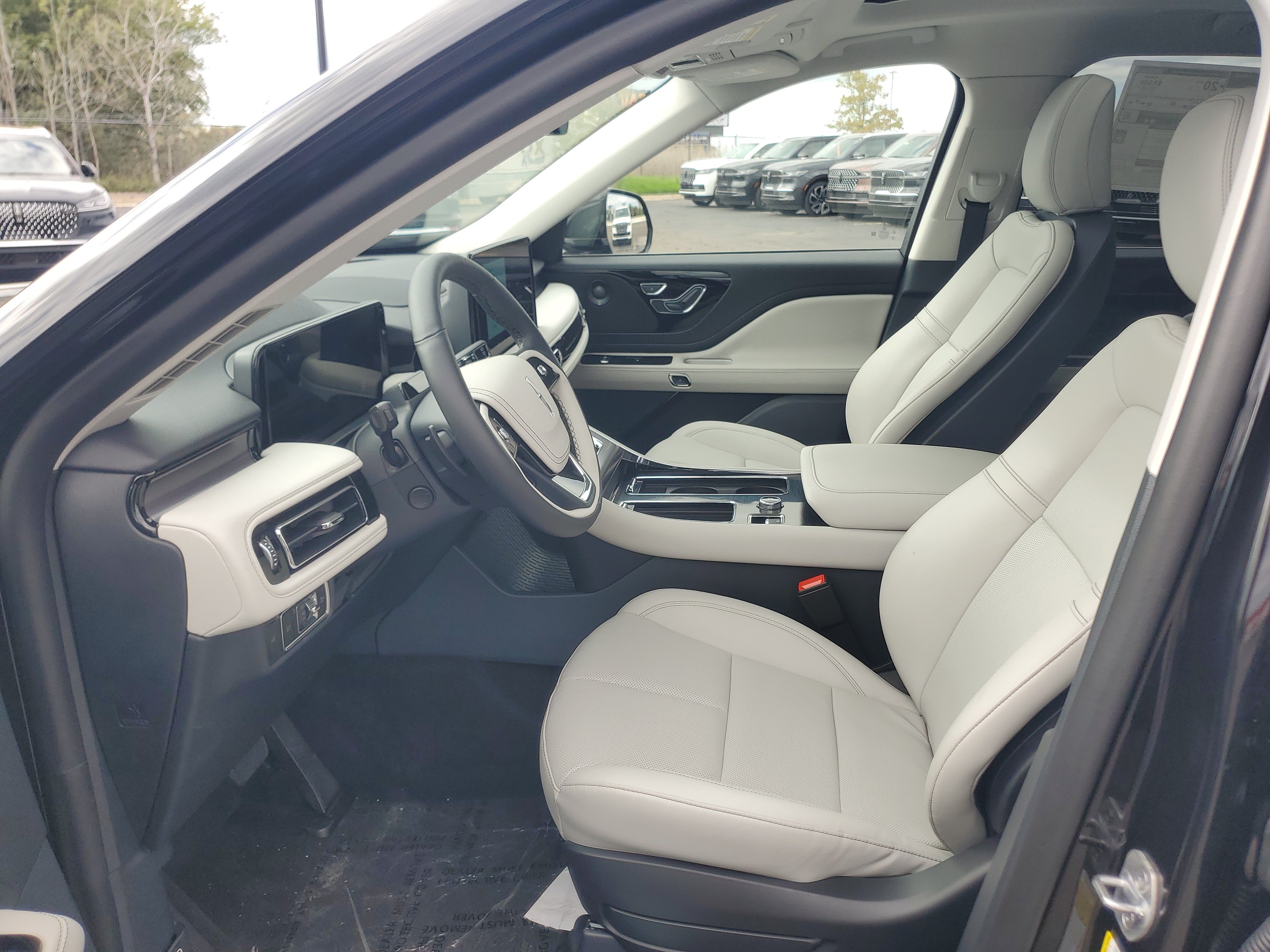 New 2027 Lincoln Aviator AWD image 11
