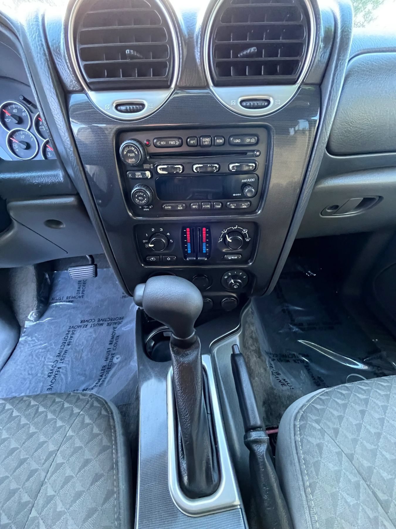 Used 2004 GMC Envoy XUV SLE w/ 1SB Preferred Equipment Group RWD image 18